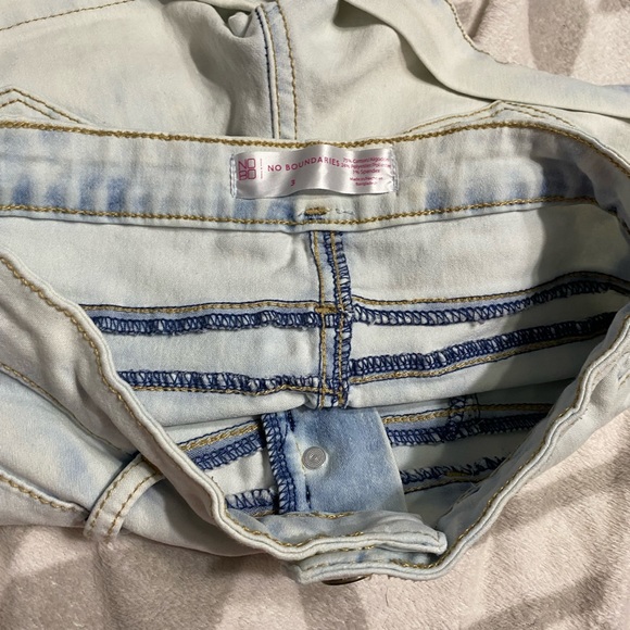 A set of high waisted shorts - Picture 4 of 12